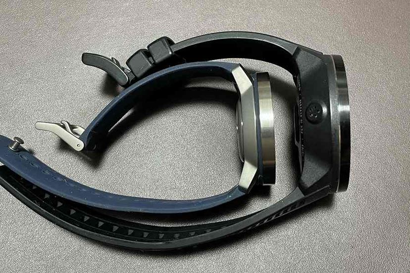入荷しても即完売！ 小型化＆高級感アップのGPSウォッチ「スント