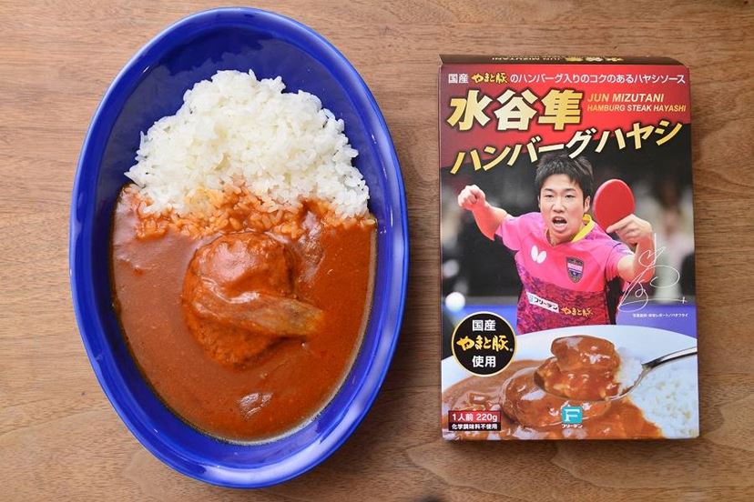 具がデカい！ 卓球金メダリスト・水谷隼選手監修の「レトルトカレー」を食べてみた - 価格.comマガジン