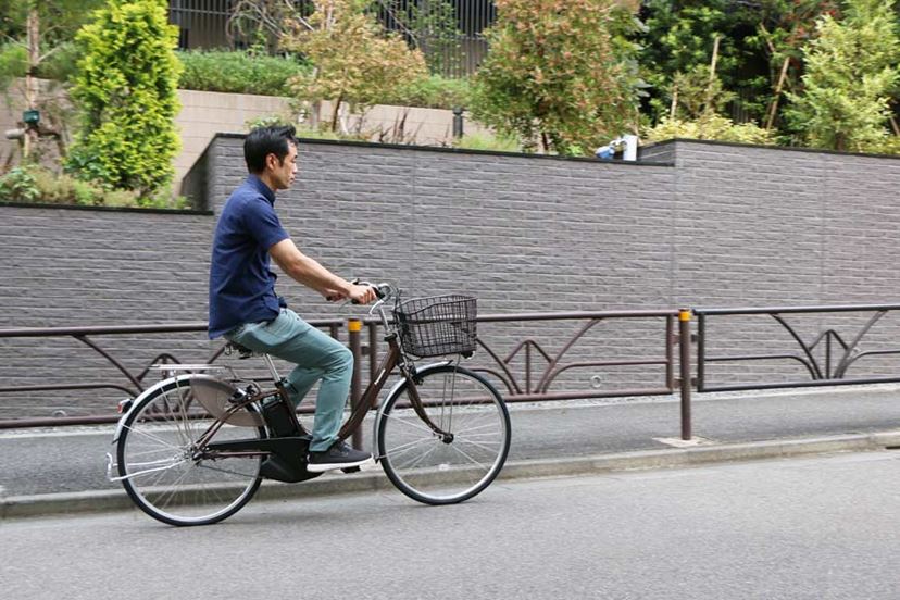 自転車を押して歩く時もアシスト機能で楽々！ パナソニック