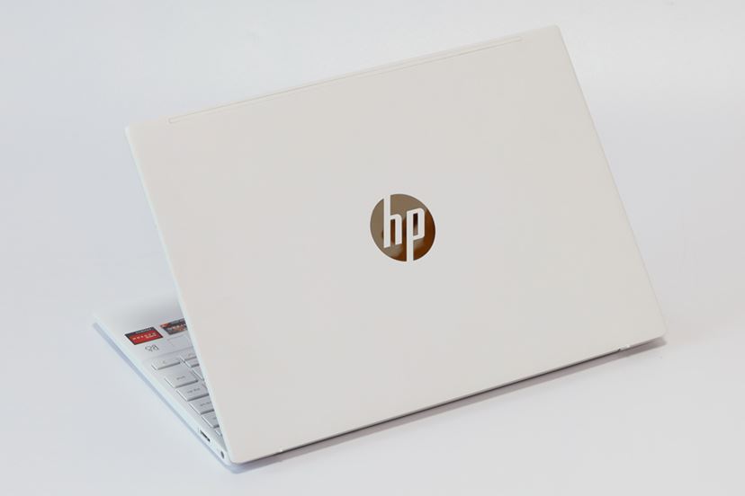 コスパ優秀すぎ！ 12万円で1kg切りの軽量モバイルノート「HP Pavilion