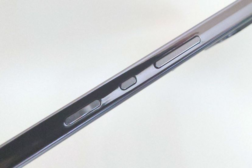 約146gの軽さで機能性も十分! シャープ「AQUOS zero6」レビュー 約146gの軽さで機能性も十分! シャープ「AQUOS zero6」レビュー