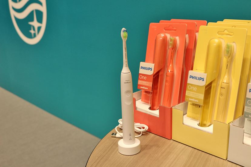 カラフルな電動歯ブラシ「Philips One」など、フィリップスが