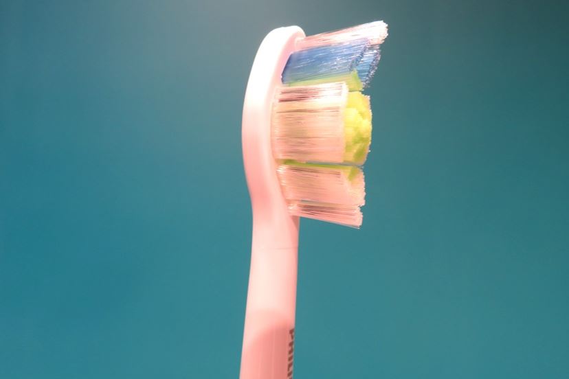 カラフルな電動歯ブラシ「Philips One」など、フィリップスが