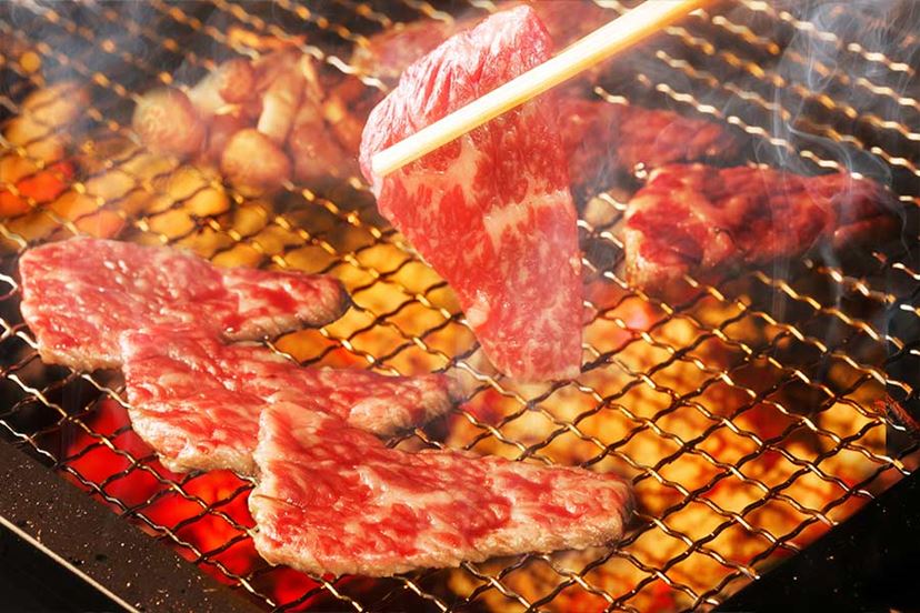 焼き肉屋さんが網をキレイにする“秘密の洗剤”で、家庭の焼き網もピカピカに！ - 価格.comマガジン