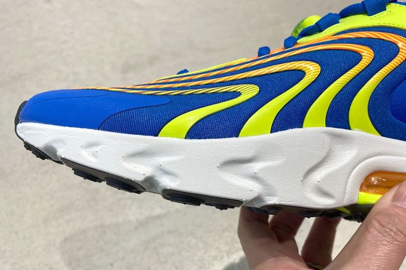 ナイキの2大テクノロジーが融合！ ビビッドな「エア マックス 270