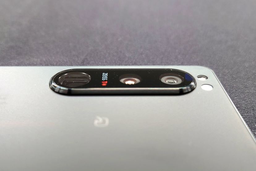 電池長持ちで高性能・高機能。安心のハイエンドスマホ「Xperia 5 電池長持ちで高性能・高機能。安心のハイエンドスマホ「Xperia 5