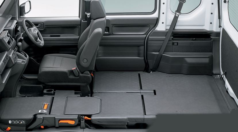 アクセサリーを使ってもっと快適に！車中泊仕様のホンダ「N-BOX」「N