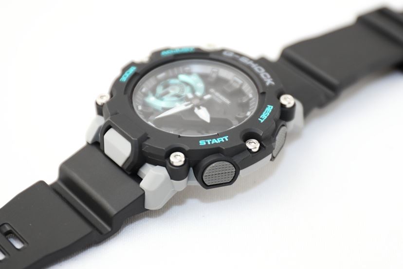 メガヒットした「八角形G-SHOCK」の後継機はカーボンの有能さを