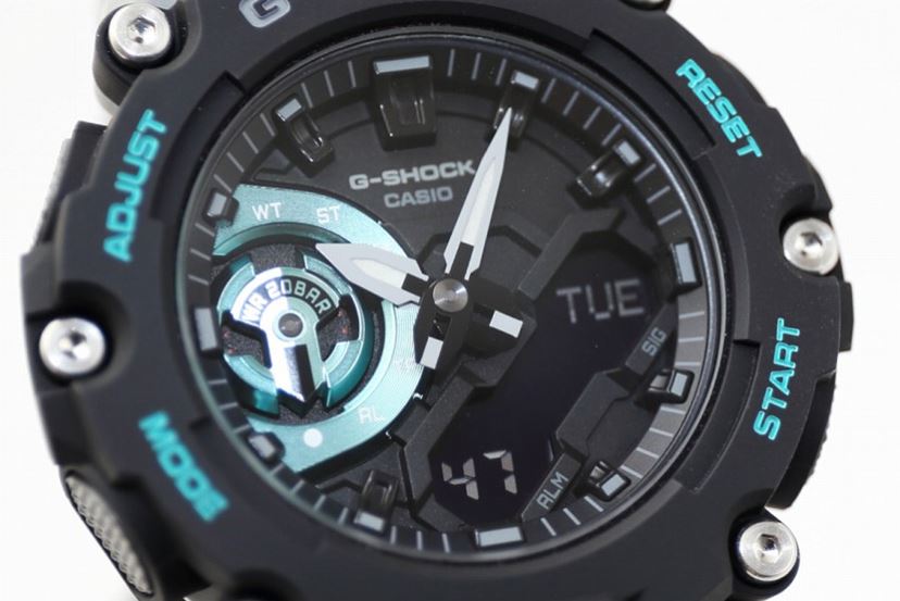 メガヒットした「八角形G-SHOCK」の後継機はカーボンの有能さを