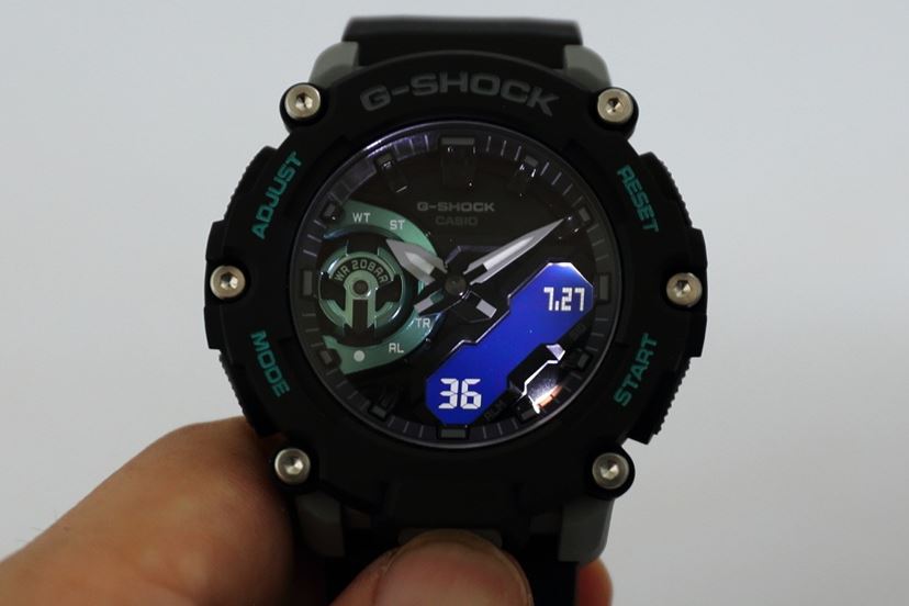 メガヒットした「八角形G-SHOCK」の後継機はカーボンの有能さを