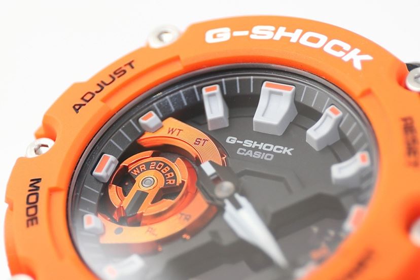 メガヒットした「八角形G-SHOCK」の後継機はカーボンの有能さを体験