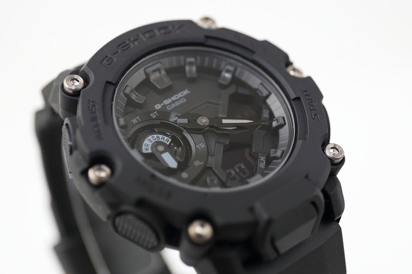 メガヒットした「八角形G-SHOCK」の後継機はカーボンの有能さを