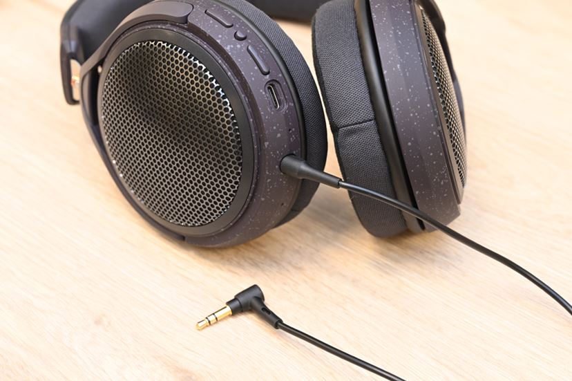 軽くて音もよし！ 360 Rearty Audioにも対応したオーテク「ATH-HL7BT」はおうち時間の強い味方 - 価格.comマガジン