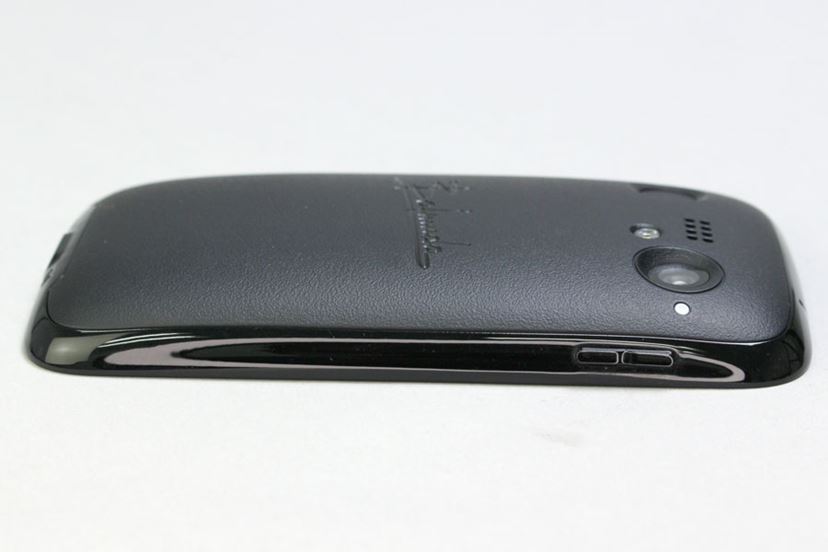 話題騒然のコンパクトスマホ「BALMUDA Phone」レビュー - 価格