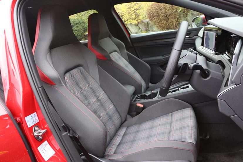 新型「ゴルフGTI」のバケットタイプのフロントシート
