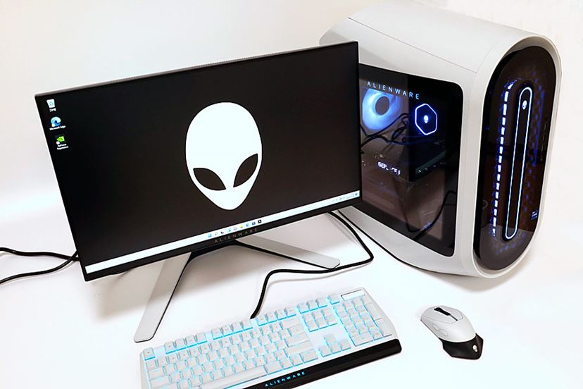 ザ・ゲーミングPC、ド派手＆超高性能な「Alienware Aurora R13」