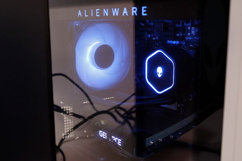 ザ・ゲーミングPC、ド派手＆超高性能な「Alienware Aurora R13」 - 価格.comマガジン