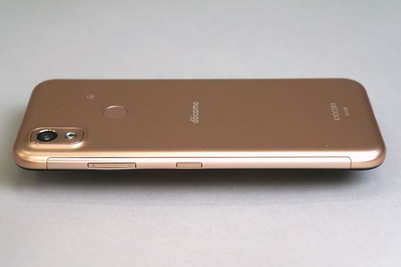 京セラ製のもうひとつのシニア向けスマホ。ドコモ「あんしん