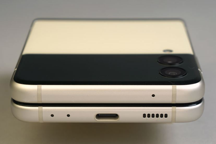 Galaxy - 【値下げ】au版　Galaxy z flip3 128GB au版が2万円の値下げで購入しやすく。折りたたみスマホ「Galaxy