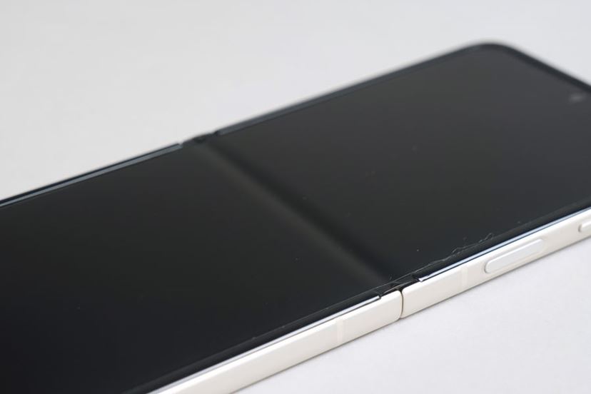 au版が2万円の値下げで購入しやすく。折りたたみスマホ「Galaxy Z