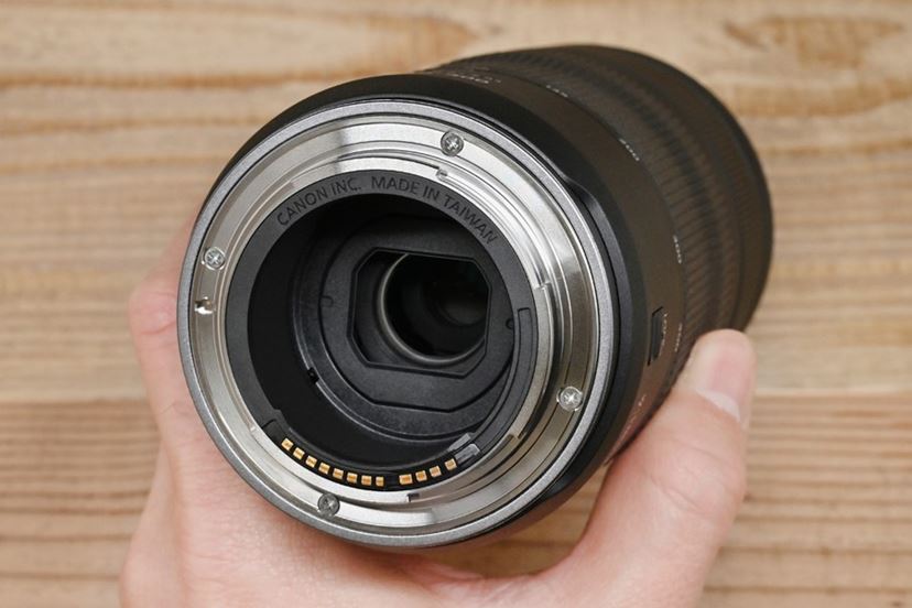 段違いに“軽い”超望遠ズームレンズ、キヤノン「RF100-400mm F5.6 段違いに“軽い”超望遠ズームレンズ、キヤノン「RF100-400mm F5.6