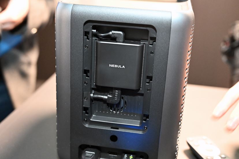 Ankerのシーリング一体型プロジェクター「Nebula Nova」など新 Ankerのシーリング一体型プロジェクター「Nebula Nova」など新