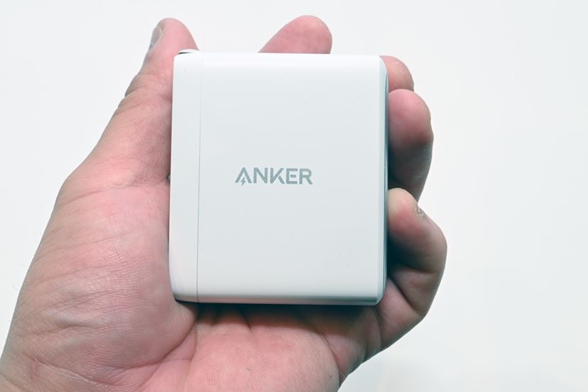 Ankerのシーリング一体型プロジェクター「Nebula Nova」など新