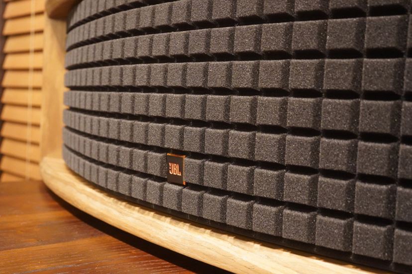 JBL「L75ms」はデカくて強烈なサウンドが魅力のWi-Fi＆HDMI対応の多