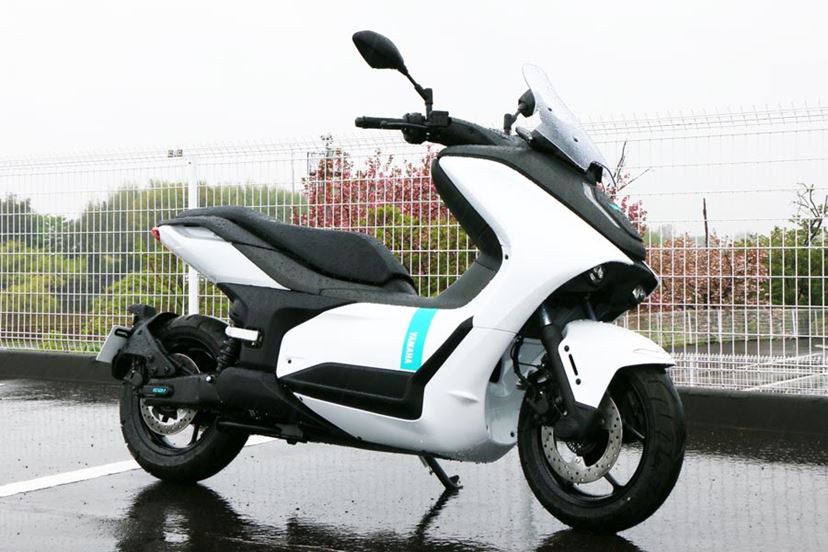 市販を熱望！ ヤマハの原付二種電動スクーター「E01」の試乗で実感した電動バイクの可能性 - 価格.comマガジン