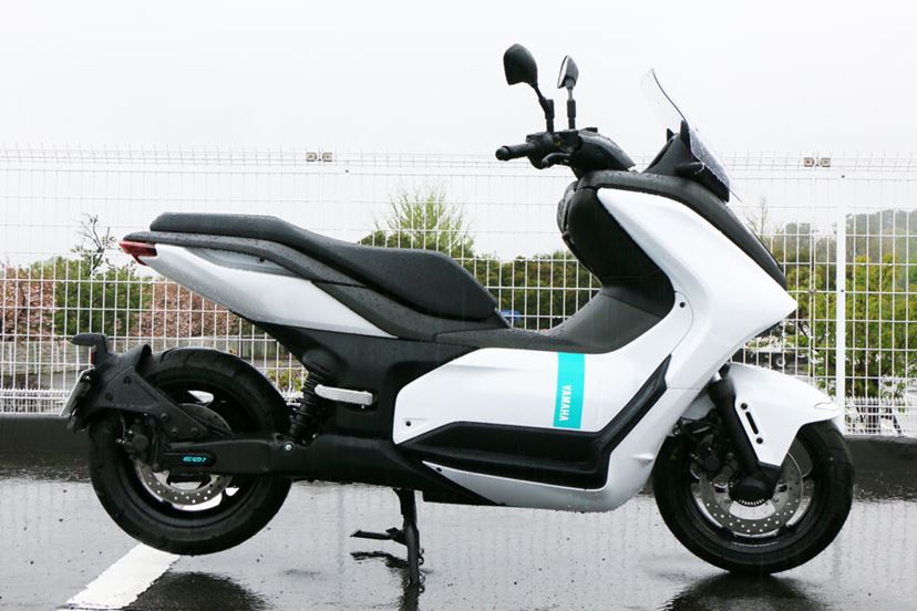 市販を熱望！ ヤマハの原付二種電動スクーター「E01」の試乗で実感した電動バイクの可能性 - 価格.comマガジン