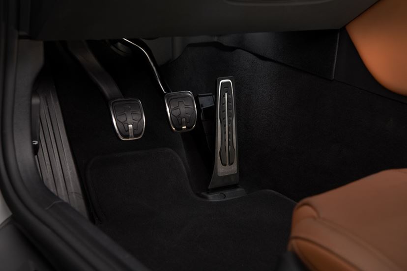 トヨタ「スープラ」に6速MTが追加！ 走りにも改良が施された新型は2022