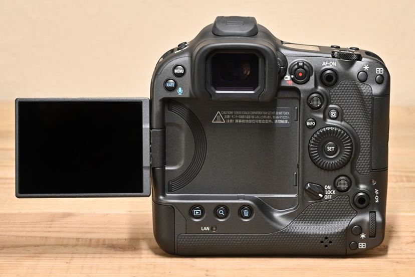 キヤノン「EOS R3」の高性能を改めてレビュー。「無双。」がキャッチ