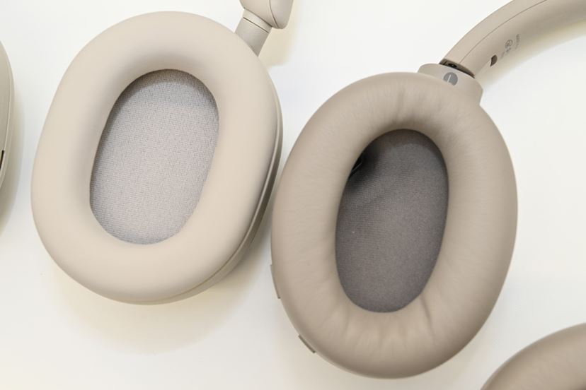 【美品】SONY WH-1000XM5 シルバー ノイキャンヘッドホン SONY ヘッドホン WH-1000XM5 WH-1000XM5(S) マイク付き プラチナ