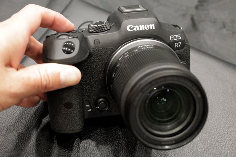 キヤノン「EOS R シリーズ」初のAPS-Cミラーレス「EOS R7/R10 キヤノン「EOS R シリーズ」初のAPS-Cミラーレス「EOS R7/R10
