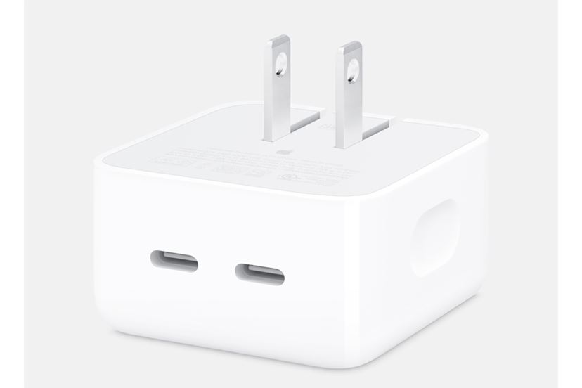 MacBook Air M2 13.6 UKキー　＋新品2ポート35wアダプタ MacBook Air M2 13.6 UKキー＋新品2ポート35wアダプタ