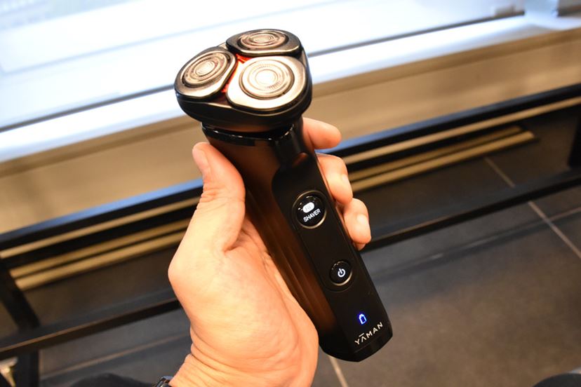 1回で肌年齢－7歳!? 日本初RF搭載の電動シェーバー「HOT SHAVE」に驚い