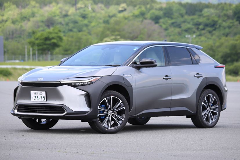トヨタ「bZ4X」とスバル「ソルテラ」の違いは！？走り比べて徹底比較
