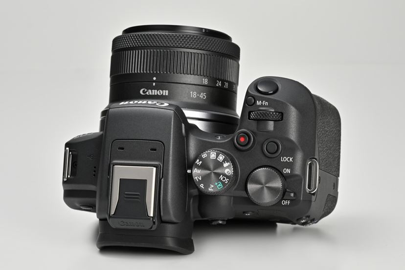 高性能を凝縮した小型・軽量ミラーレス、キヤノン「EOS R10 高性能を凝縮した小型・軽量ミラーレス、キヤノン「EOS R10
