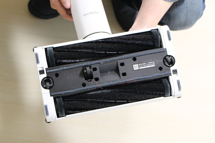 初代モデルと比較して使いやすさ実感！ ホバー式掃除機「BALMUDA The