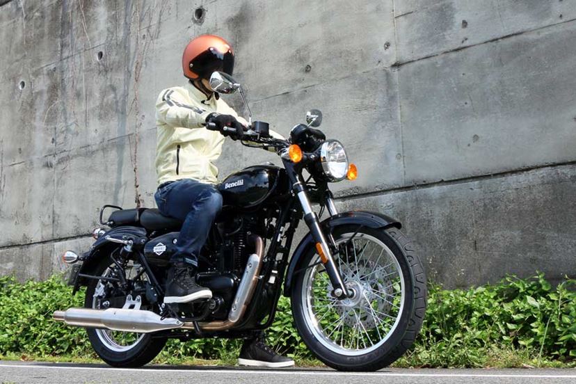 ヤマハ「SR400」が欲しかった人に推せる！クラシカルな空冷単気筒ベネリ「インペリアーレ400」 - 価格.comマガジン