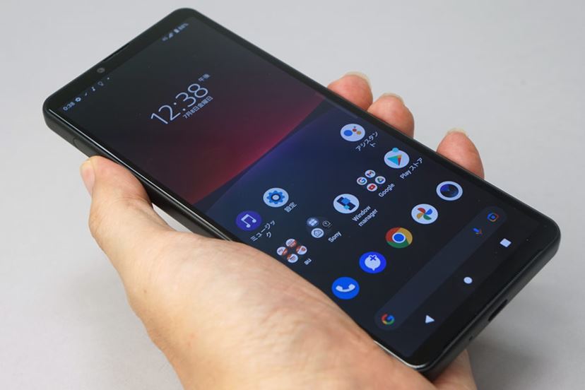 ライバルを圧倒する電池持ちの小型スマホ「Xperia 10 IV