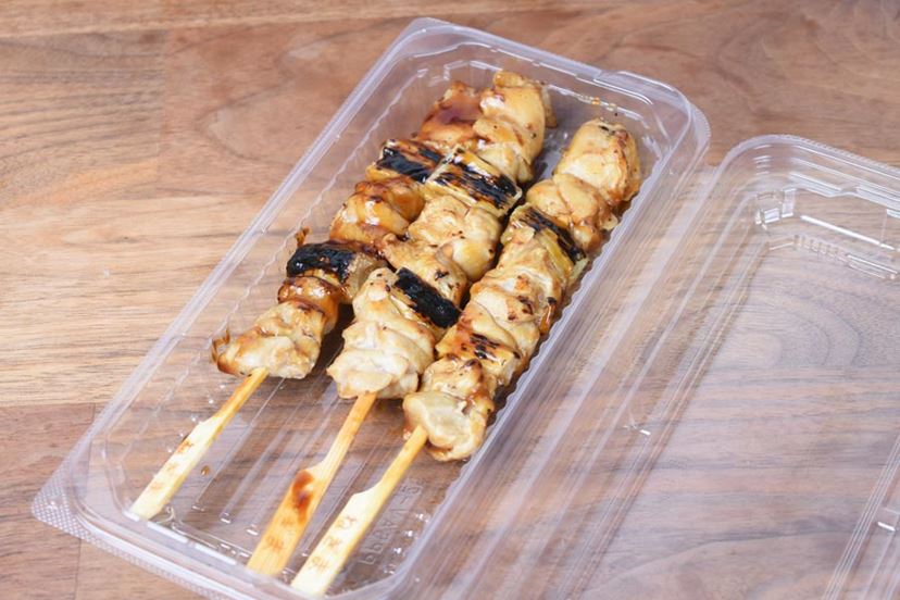 おいしくて楽しくてお酒がすすむ！ 串焼きも網焼きもできるイワタニ「炉ばた焼器 炙りやII」 - 価格.comマガジン