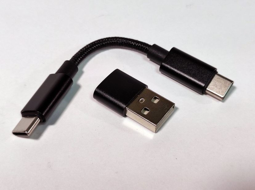 スマホに接続して手軽に高音質を実現できる「小型USB DACアンプ」の