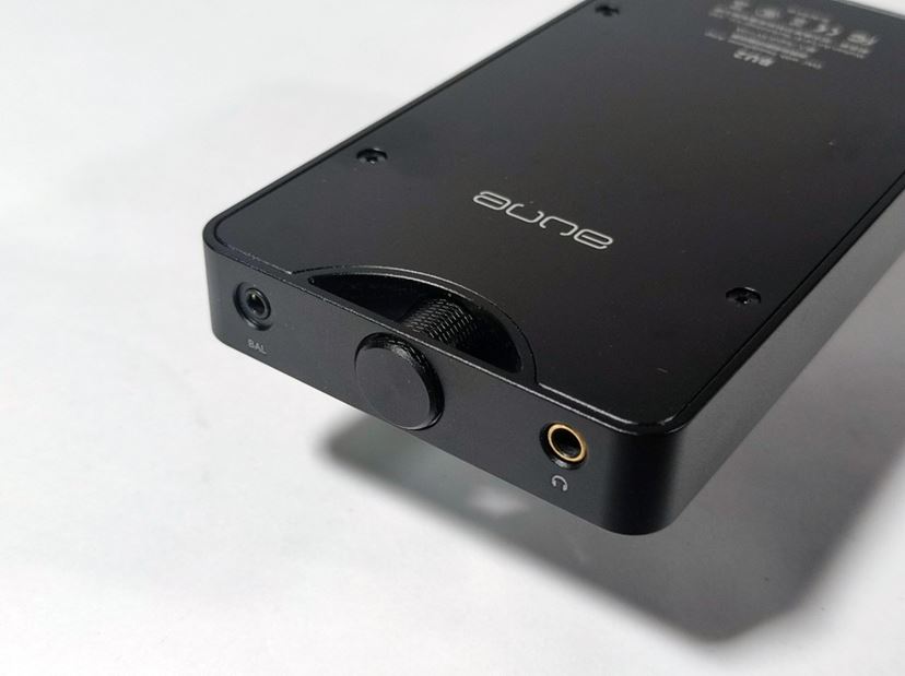 スマホに接続して手軽に高音質を実現できる「小型USB DACアンプ」の