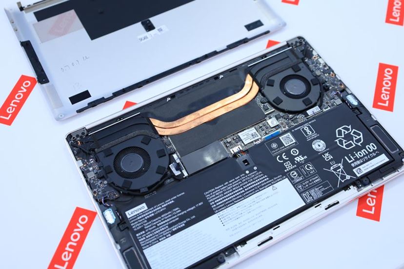 レノボ、14型の4K有機EL搭載の「Yoga Slim 970i」発表 カーボン レノボ、14型の4K有機EL搭載の「Yoga Slim 970i」発表 カーボン