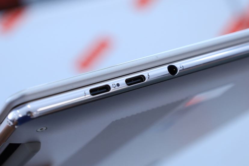 レノボ、14型の4K有機EL搭載の「Yoga Slim 970i」発表 カーボン レノボ、14型の4K有機EL搭載の「Yoga Slim 970i」発表 カーボン