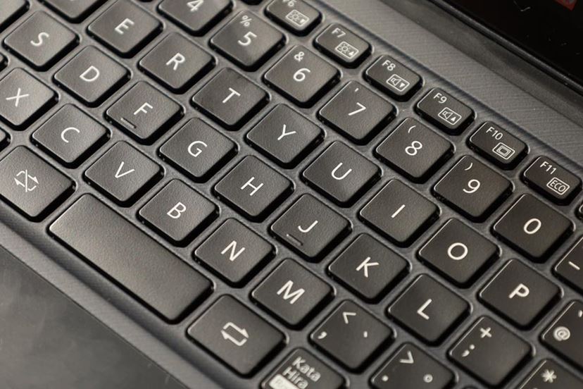 富士通「FMV LOOX」レビュー、軽くて書きやすいWindows 富士通「FMV LOOX」レビュー、軽くて書きやすいWindows
