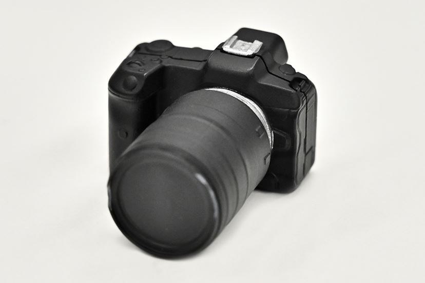 キヤノン「EOS R5」がトランスフォーマーに!? カメラの再現度を