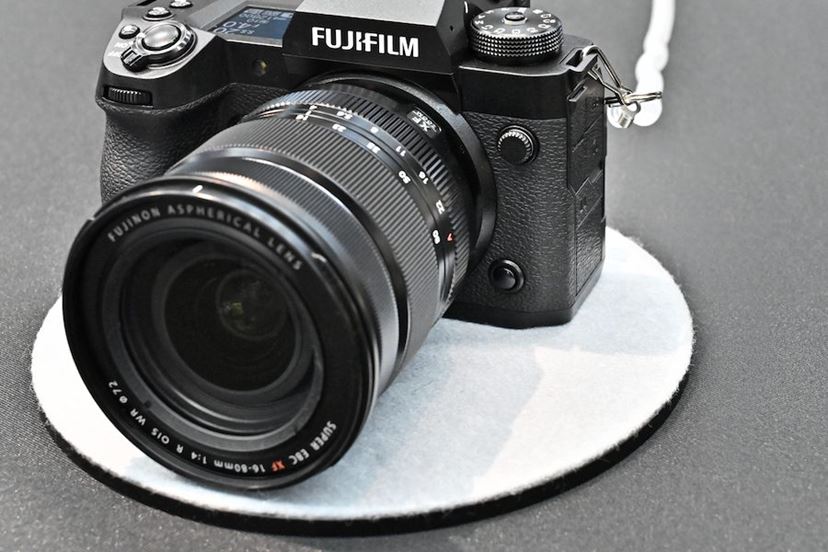 ダブルフラッグシップの片翼は“高解像” 富士フイルムの4000万画素