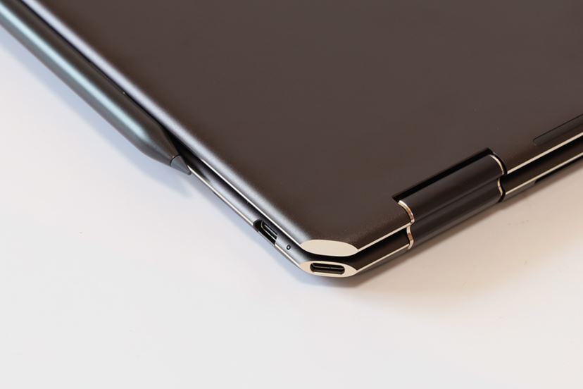 ビューティモード”付き500万画素Webカメラ搭載、日本HP「Spectre x360